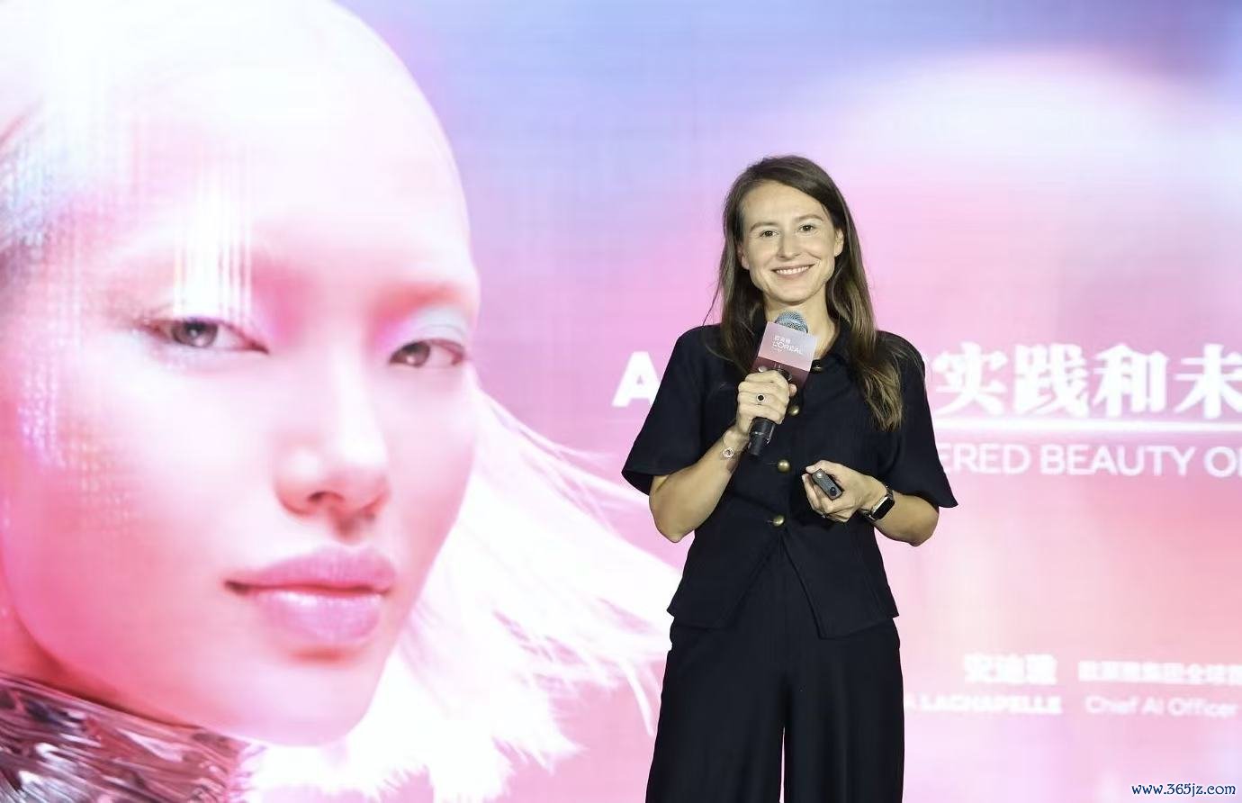 欧莱雅集团全球首席人工智能官安迪雅（Andreea LACHAPELLE）博士